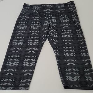 Old Navy Active Capri Workout Leggings Size XL